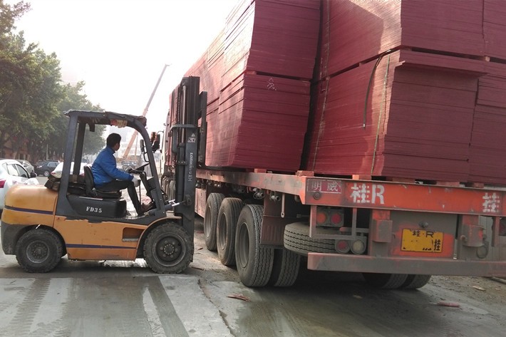武汉黄陂区叉车出租多少钱一次？临时卸货、短途转运，随叫随到不耽误